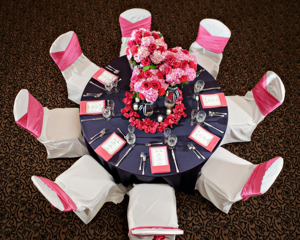 hot pink and navy blue reception table setting