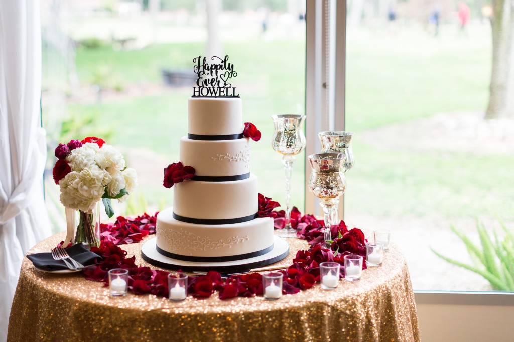 beautiful black and red roses wedding cake