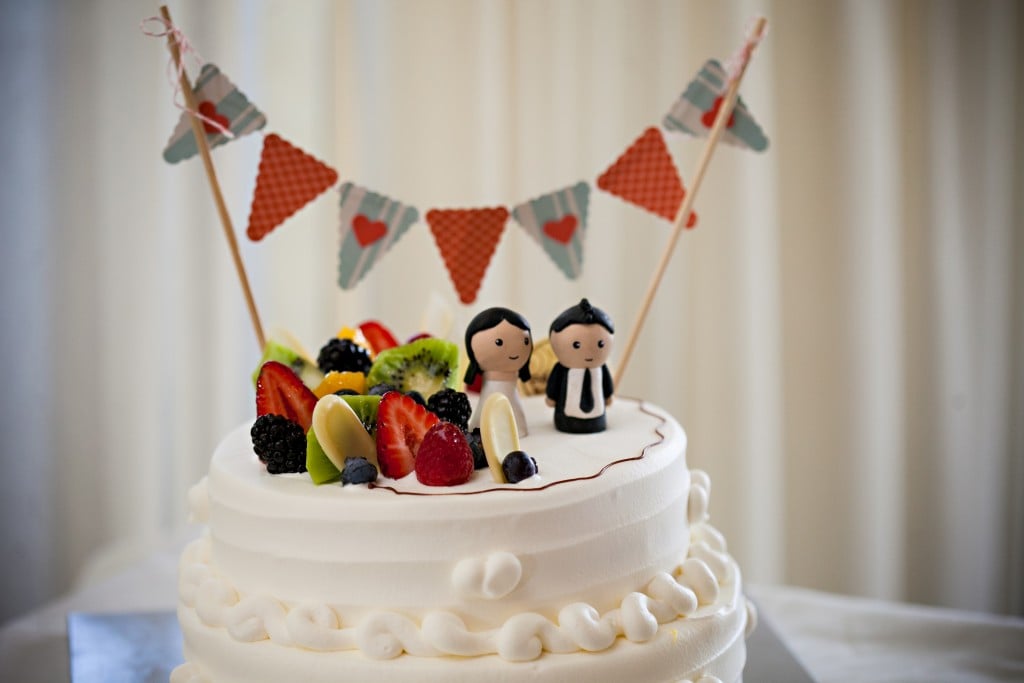 cartoon bride and groom cake topper