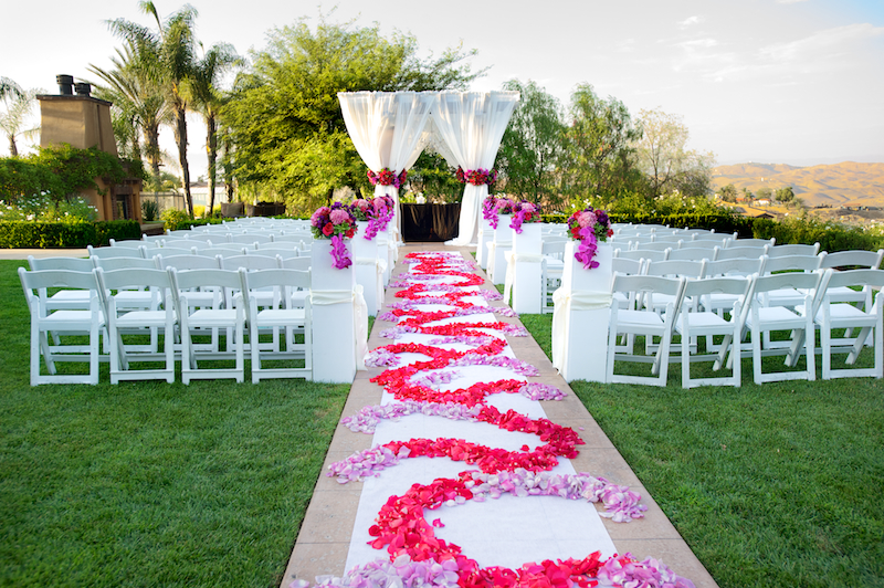 hot pink wedding color scheme ceremony décor